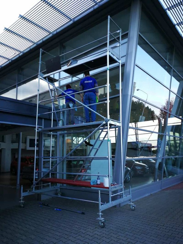 Profesjonalne mycie okien, witryn sklepowych i paneli fotowoltaicznych